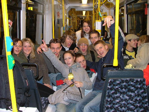 in der tram nochmal feiern
