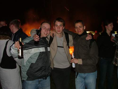 Bodo, Jonny und Tony mit Feuer und Bier