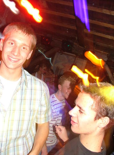 Timmy und Toni auf dem Partyfloor