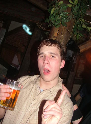 Jonny passt das Bier wohl nicht ganz so
