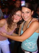 Nadine und Sophia, die Hand ist nur so da