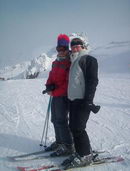 Sanny und Hanna posen auf der Piste