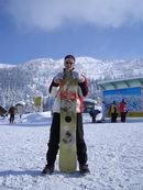 Steffen und sein Board im Zillertal